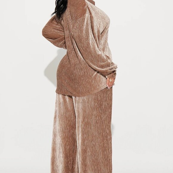 Jenelle Velvet Plisse Pant Set - Picture 3 of 6